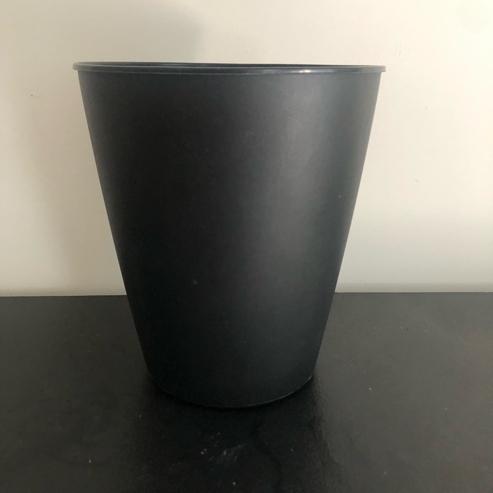 Black Plastic Waste Basket Trash Can Garbage Can